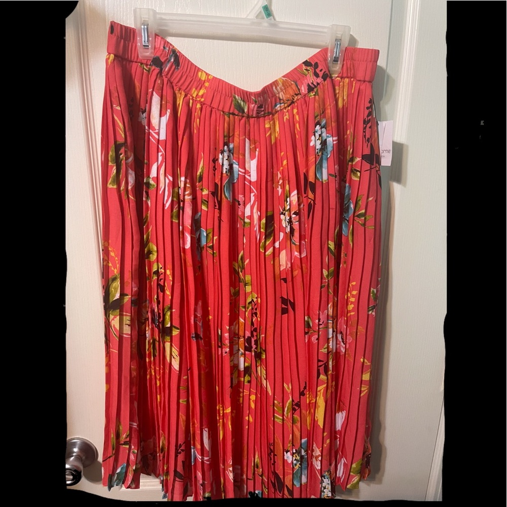 Floral pleated skirt from Liz Claiborne. Knee length.